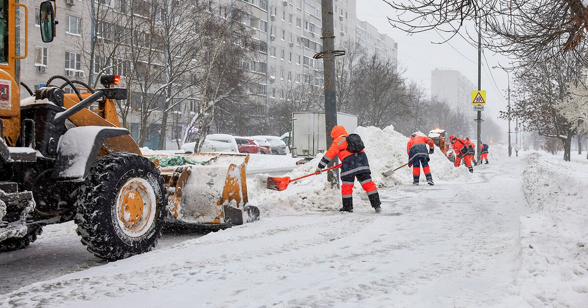 Около 145 тыс  человек и более 15 тыс  единиц техники ликвидируют последствия снегопада в Москве